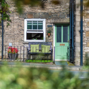 Wee Toad Hole Heart of Kendal - Cottage sleeps 4-6 - Dogs Welcome